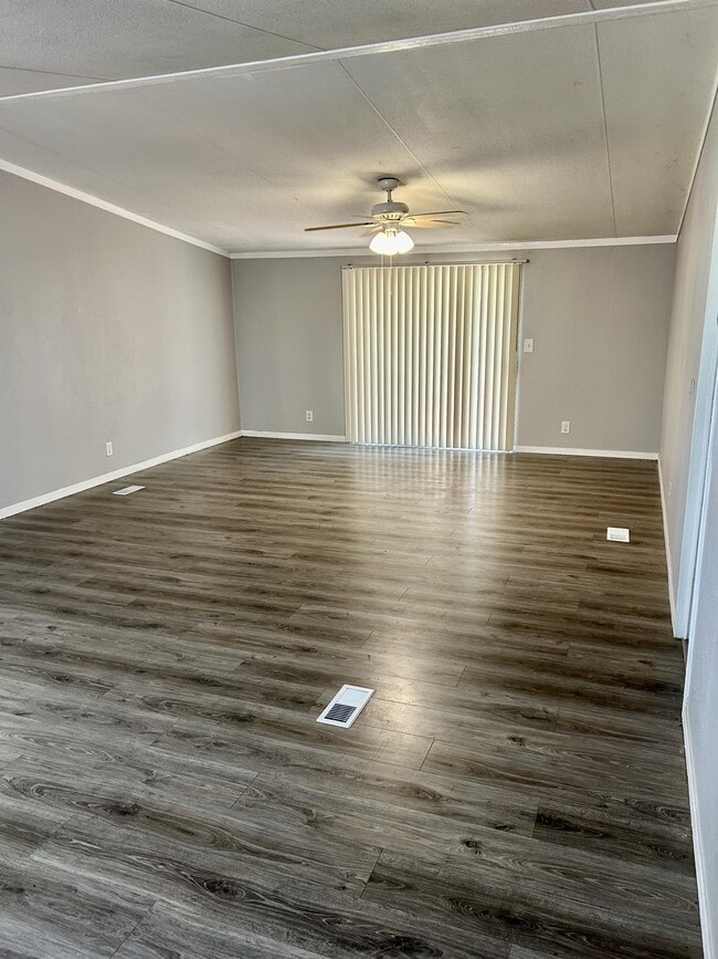 Photo - 508 Walnut Way