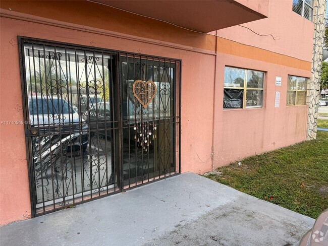 Building Photo - 17101 NW 57th Ave Unit 101 Rental