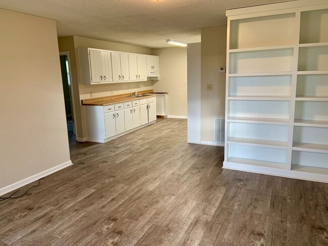 Photo - 16998 Carter Cir