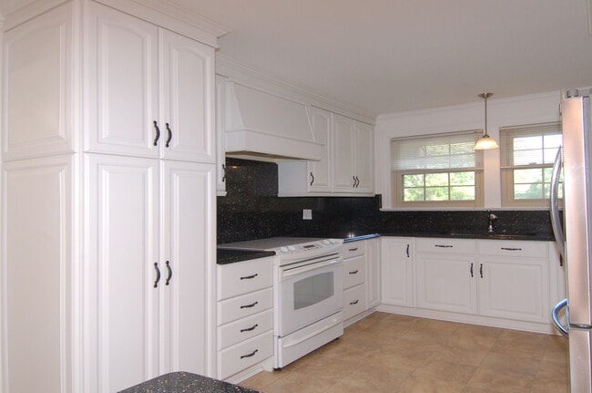 Photo - 706 Smedes Pl