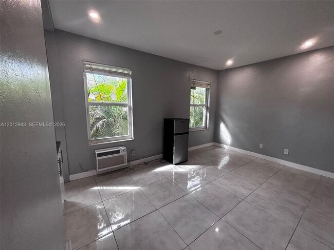 Photo - 319 W 28th St Unit 15