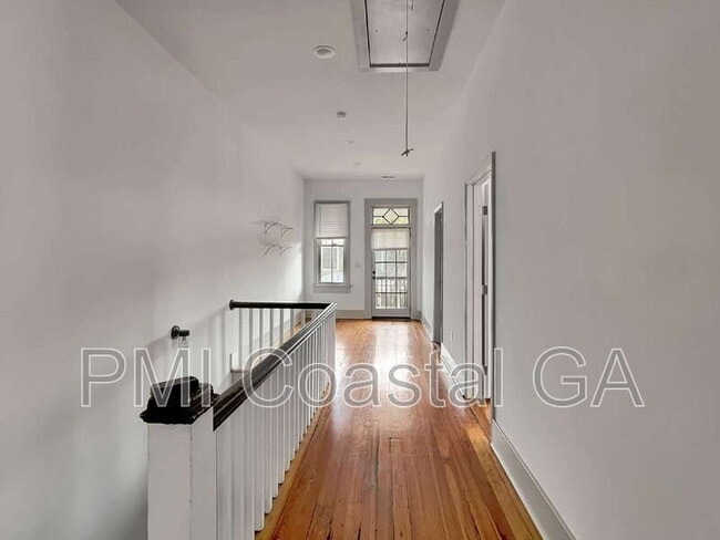 Photo - 314 W 42nd St