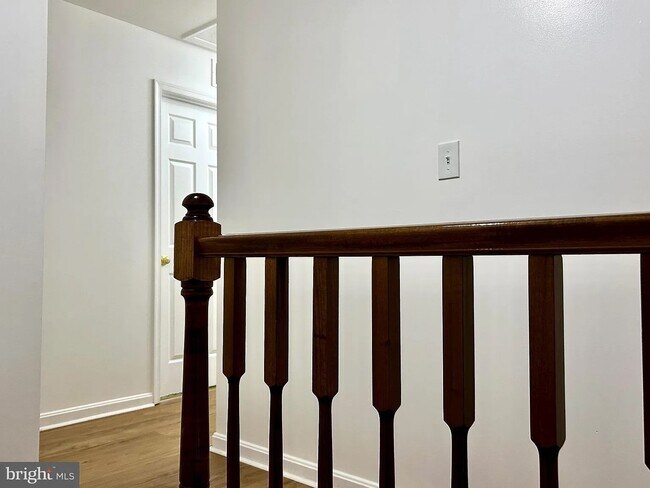 Photo - 358 Stonehedge Ln