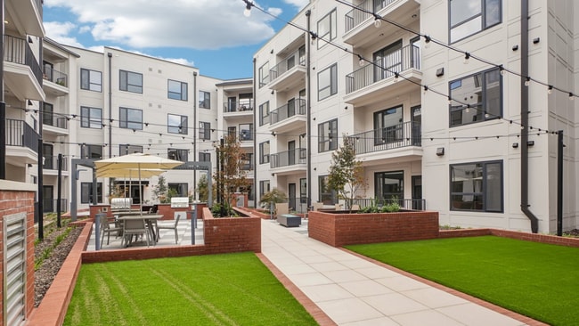 Photo - 4th and Green