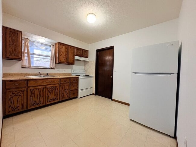 Photo - 1406 Magnolia W