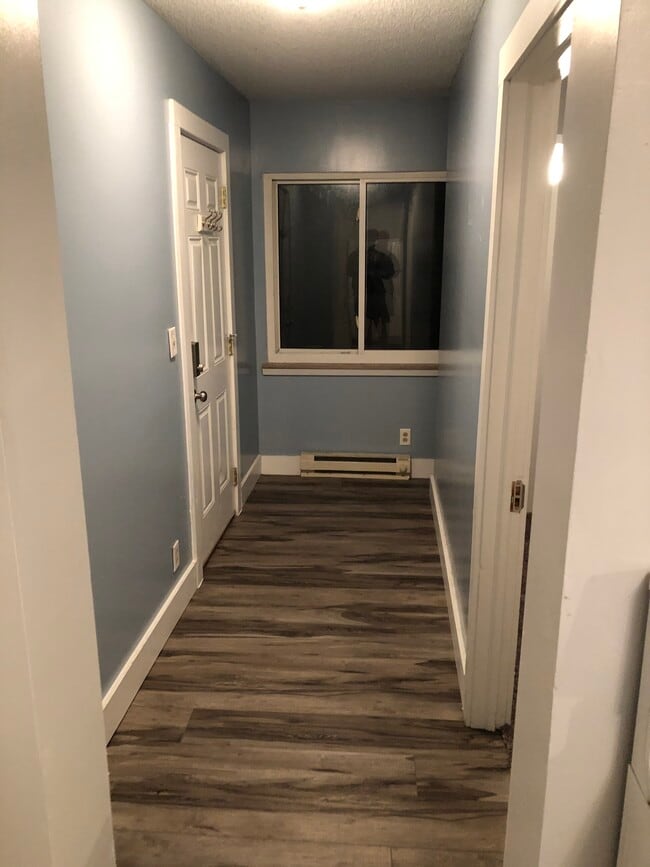 Hallway Entrance - 118 Center St