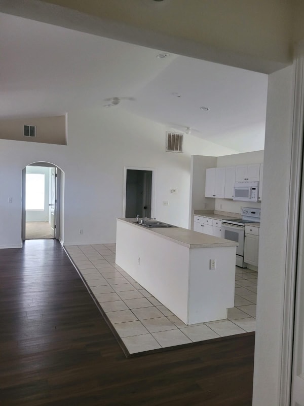 Photo - 2813 34th St W