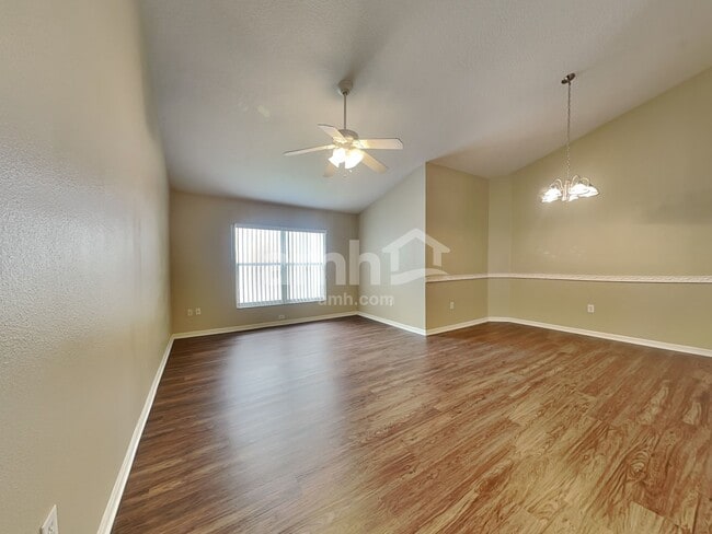 27501 Sky Lake Cir