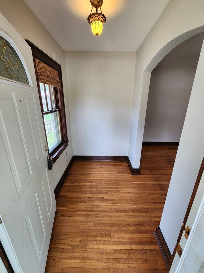 Photo - Spacious 3-Bedroom, 1-Bathroom Home AVAILABLE NOW!!