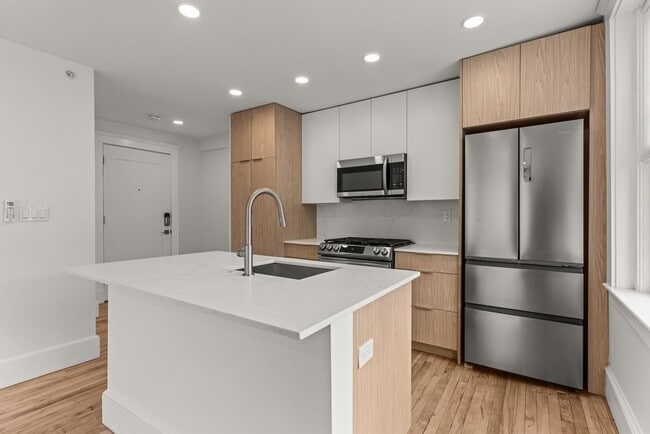 Building Photo - 26 Bradlee Rd Unit 303T