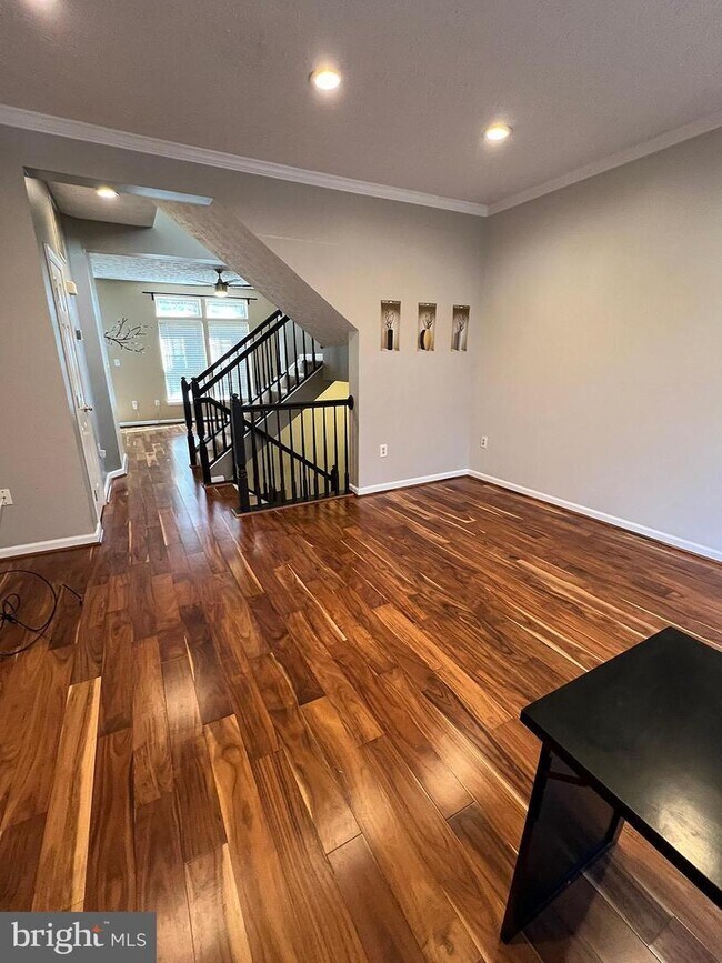 Photo - 8334 Lyndhurst St