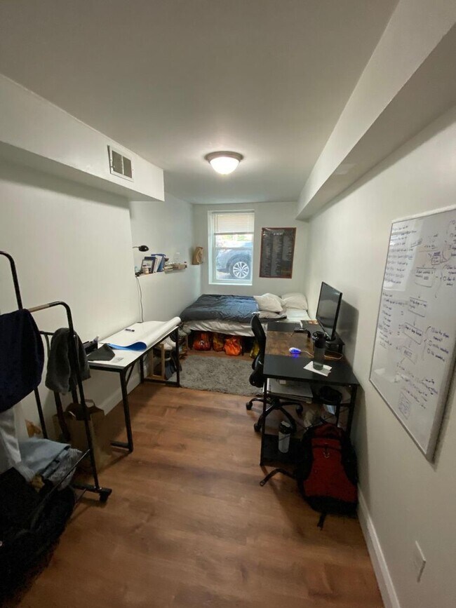 Photo - 9/1 No Fee! Spacious top floor true 3BR near Clev Circle!