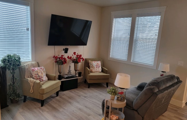 Photo - 1550 N Western Ave