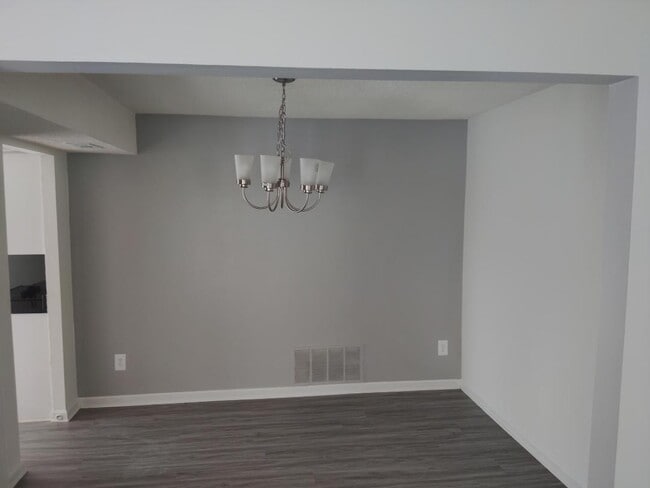 Photo - 300 Oakway Ct