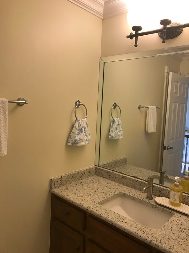 Photo - 111 Galway Lake S