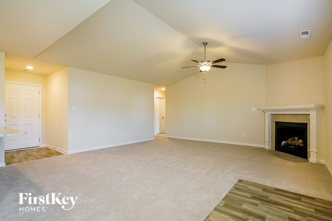 Photo - 84 Winter Red Wy