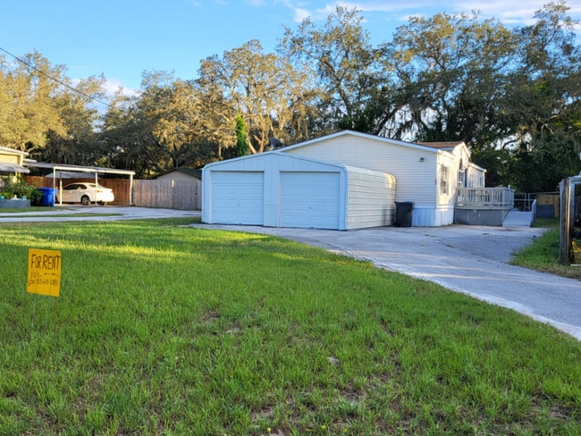 Photo - 829 Louise St