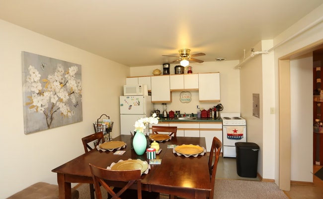 Photo - Pinehaven Apartments