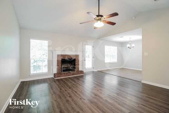 Photo - 1417 Oak Knoll Dr NE