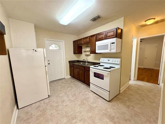 Photo - 2168 8th Ave N