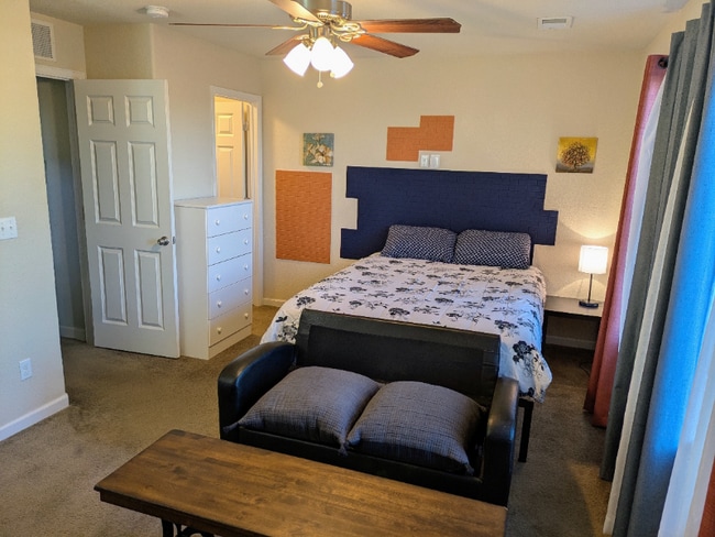 Building Photo - 323 Zuniga St