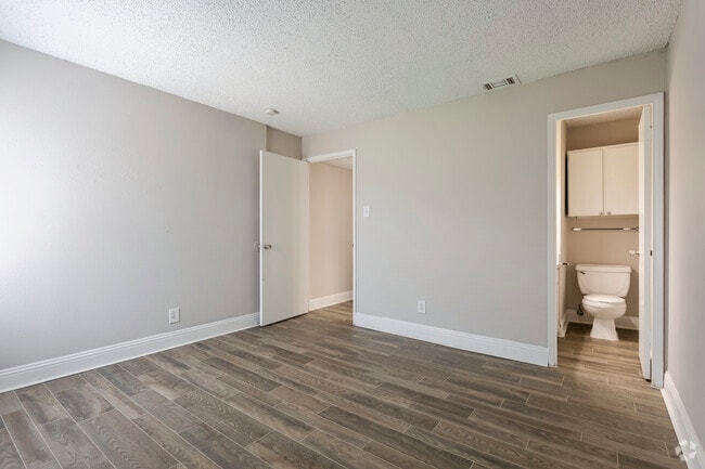 2HAB, 1,5BA - 900SF B1-1 - Habitación - Tower Village C.H.A.M.