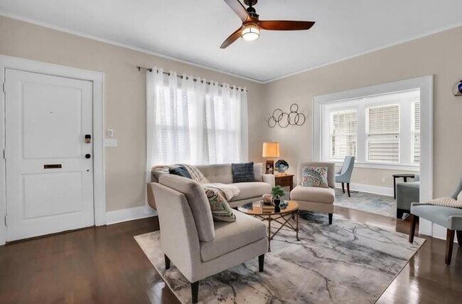 Photo - 403 E 50th St