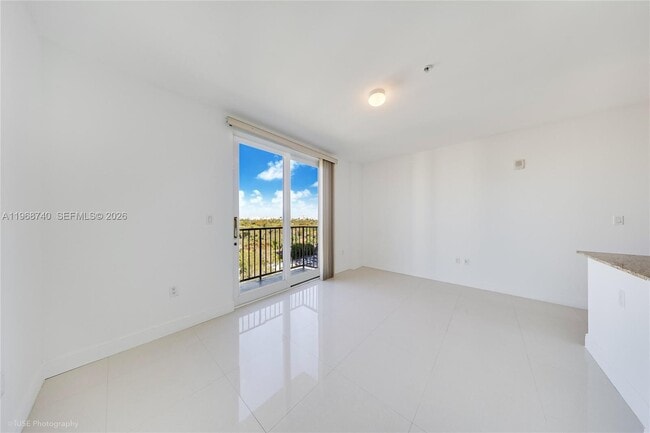 Photo - 2701 SW 3rd Ave Unidad 801