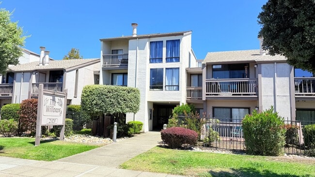 Building Photo - 2101 Shore Line Dr Rental