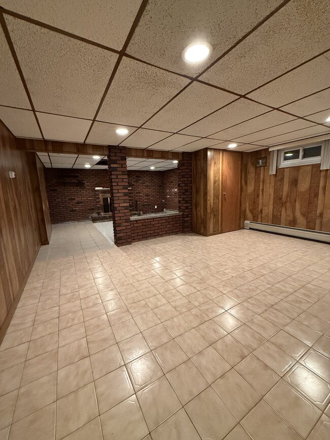 Building Photo - 458 Midland Ave