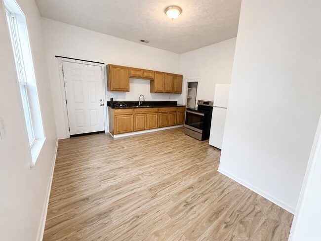 Photo - 1563 S Rear St