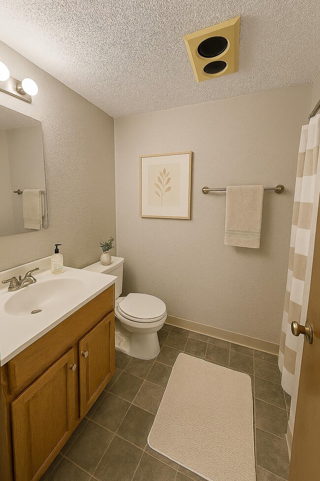 Photo - 902 E 5th St Unit 1 Bedroom