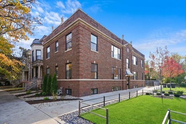 Photo - 4153 N Hermitage Ave Unit 2S