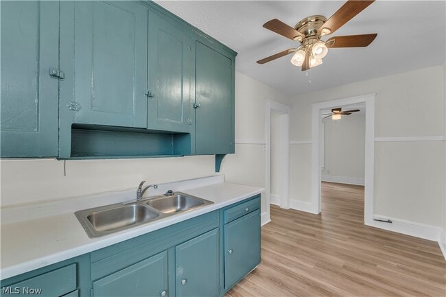 Building Photo - 2018 W 100th St Unit 2/UP