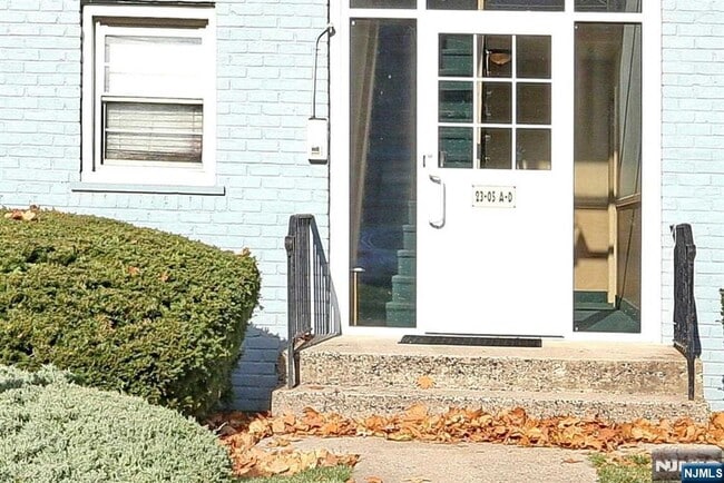 Photo - 23-05 High St Unit #C