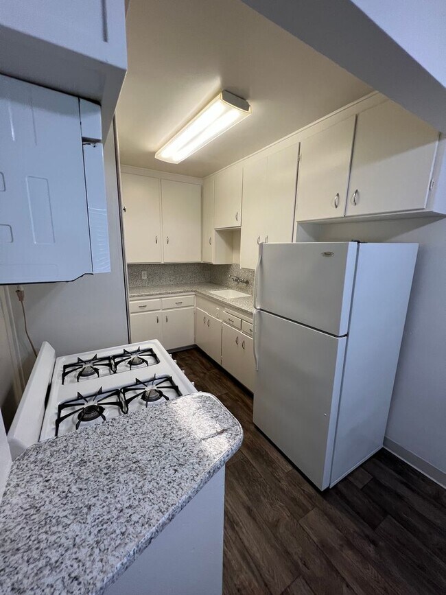 Photo - 1/2 Off 1st Month's Rent!! Unidad 2581 1/2