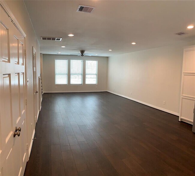 Photo - 4622 Haywood St