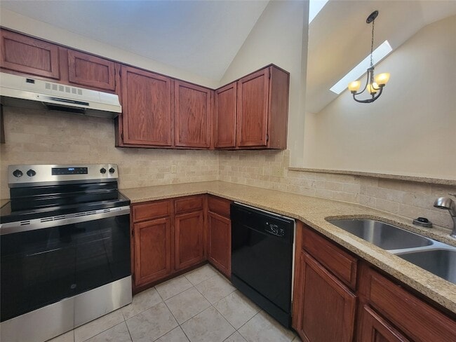 Photo - 932 Winchester Ln