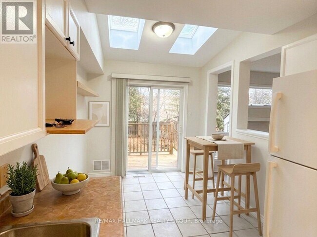 Photo - 95 Hemlo Crescent