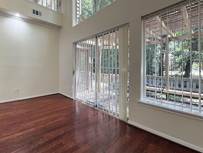 Building Photo - 31 N Lakeridge Cir