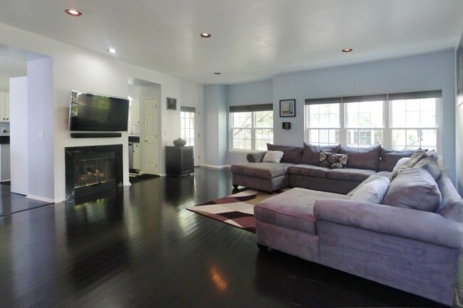 Photo - 808 Dellwood Ln