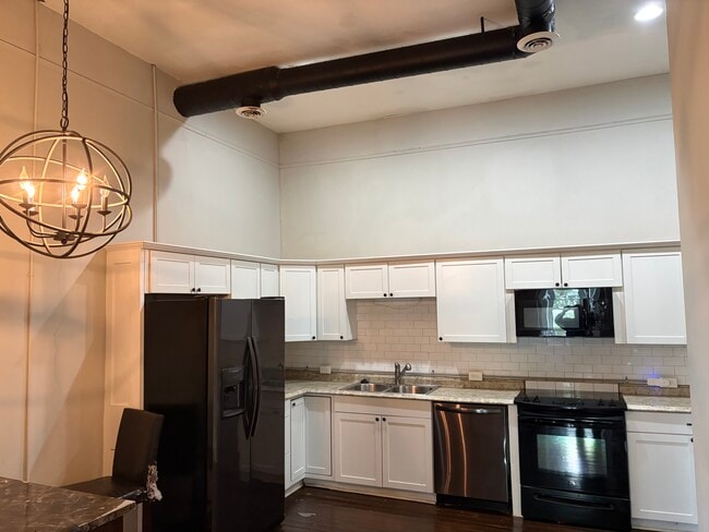 Photo - 10 N Park Pl