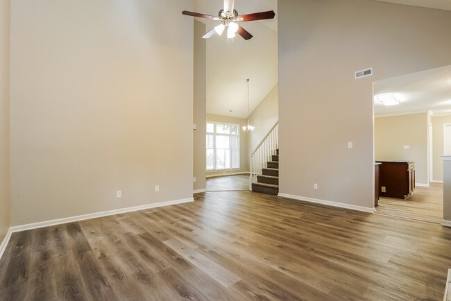 Photo - 1011 Laurens Way
