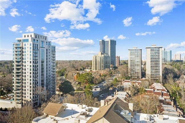 Building Photo - 2479 Peachtree Rd NE Unit 1512