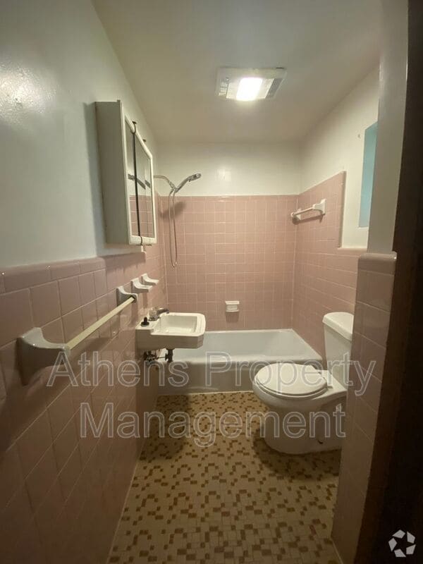 Building Photo - 317 Springtree Rd Unit B Rental