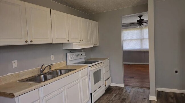 Photo - 137 Latimer Rd Unit 137