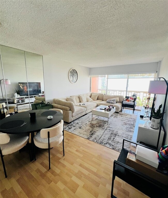 Building Photo - 600 NE 25th St Unit PHE 74