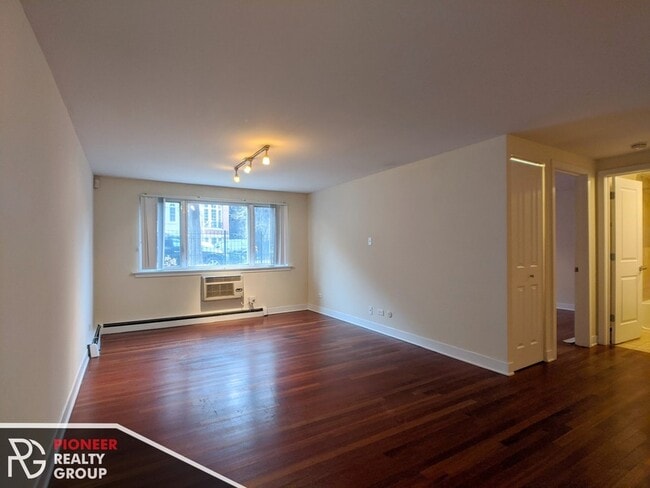 630 W Wrightwood Unit 5