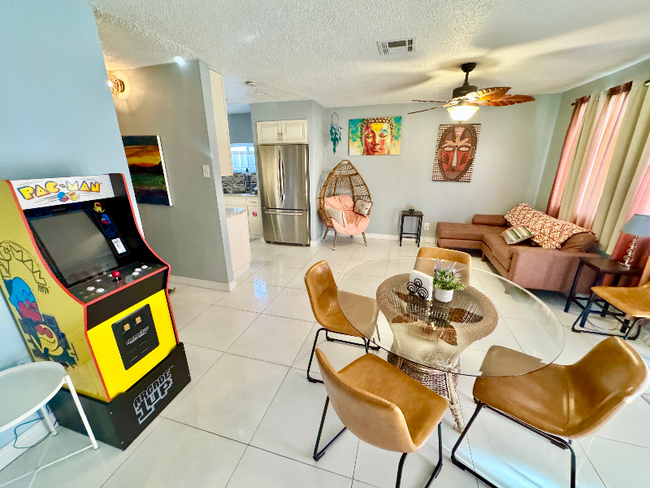 Photo - 5333 Longridge Ave Unit 3-3 bedroom