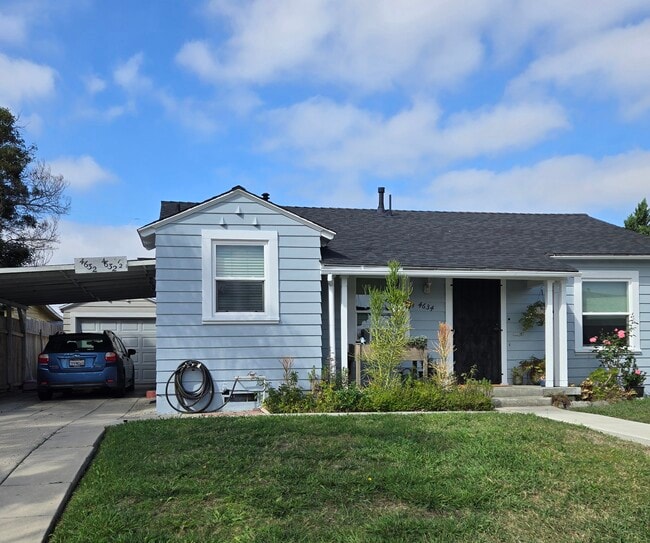 Vista frontal de la casa - 4634 Cherokee Ave